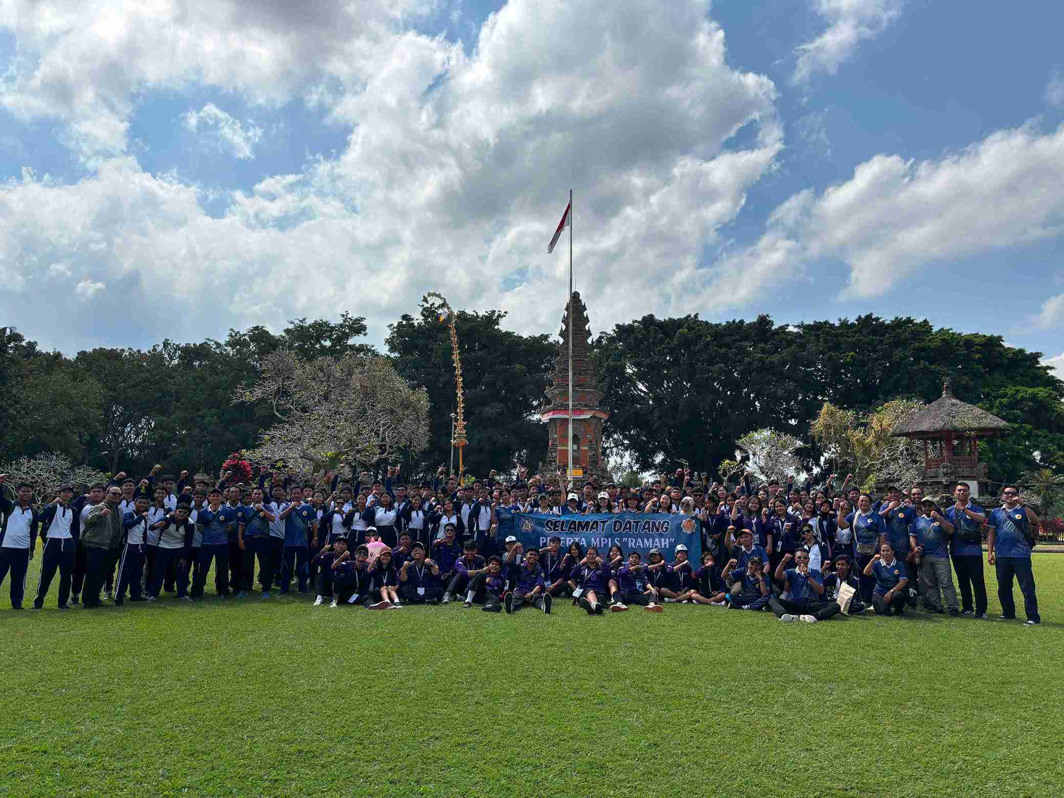 Penuh Makna dan Kesan, Penutupan MPLS Ramah SMKN 1 Sukawati Berakhir di Margarana