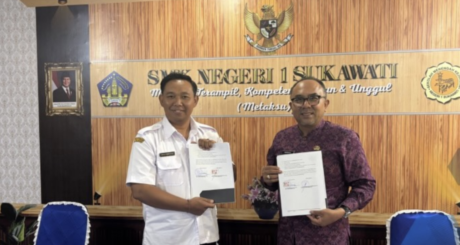 Siswa Kelas X SMKN 1 Sukawati Ikuti Upacara Upanayana Bertepatan dengan Hari Purnama
