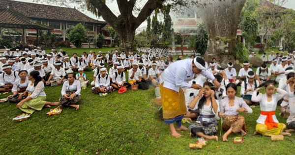 Read more about the article Upanayana Siswa Kelas X dan Penutupan MPLS